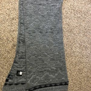 Grey Simply Noelle scarf